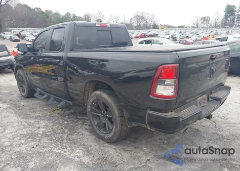 2022 Ram 1500 Big Horn 4X2 6'4 Box z USA, uszkodzony, nr VIN 1C6RREBT8NN475401